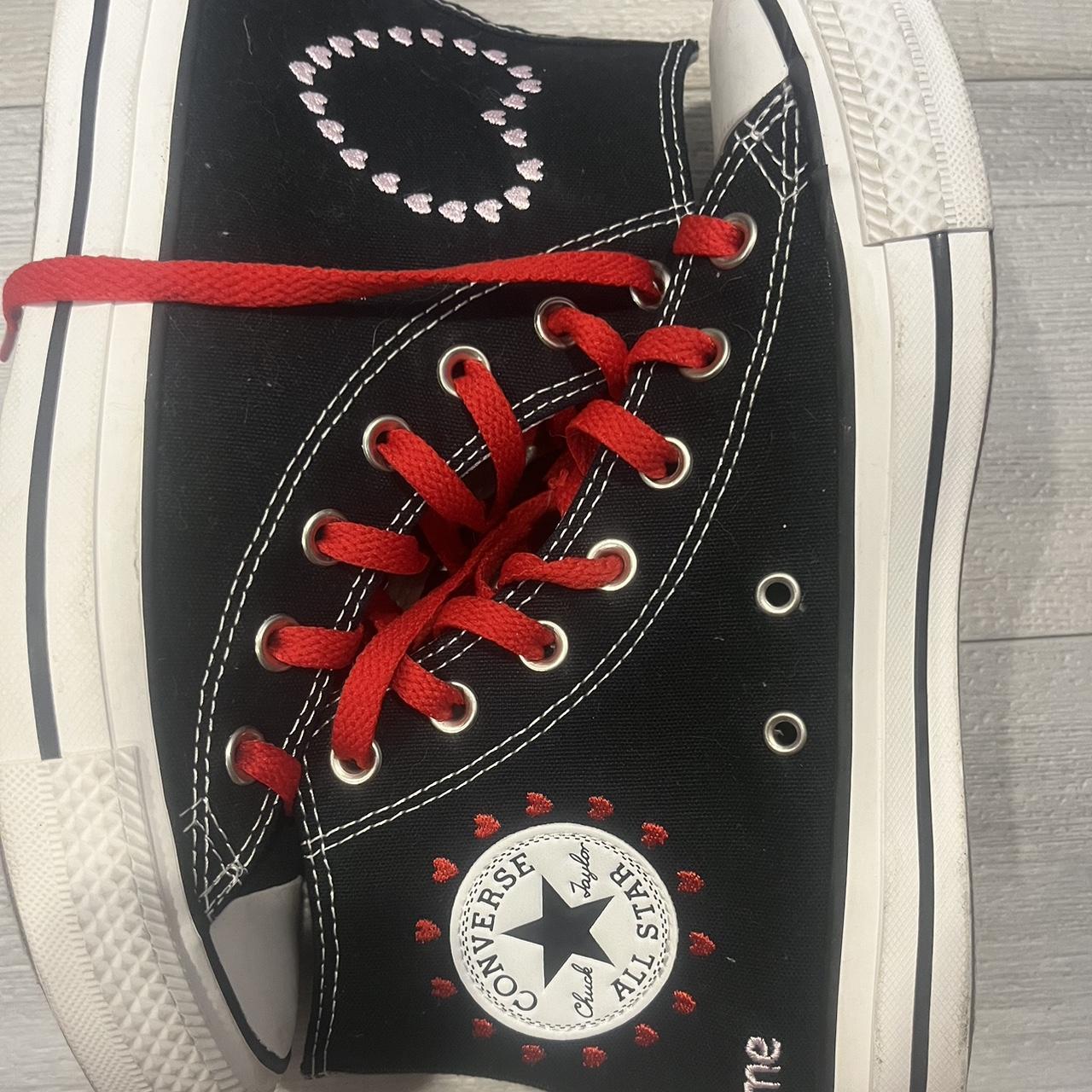 Converse Women's Black and Red Trainers | Depop
