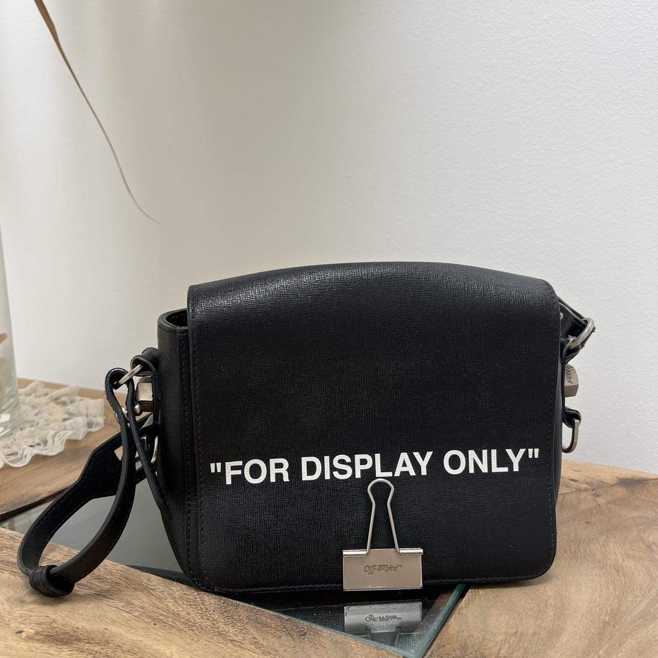 【SALE】ヴォワイユー クロスボディバッグ off−white クロスボディバッグ - メルカリ