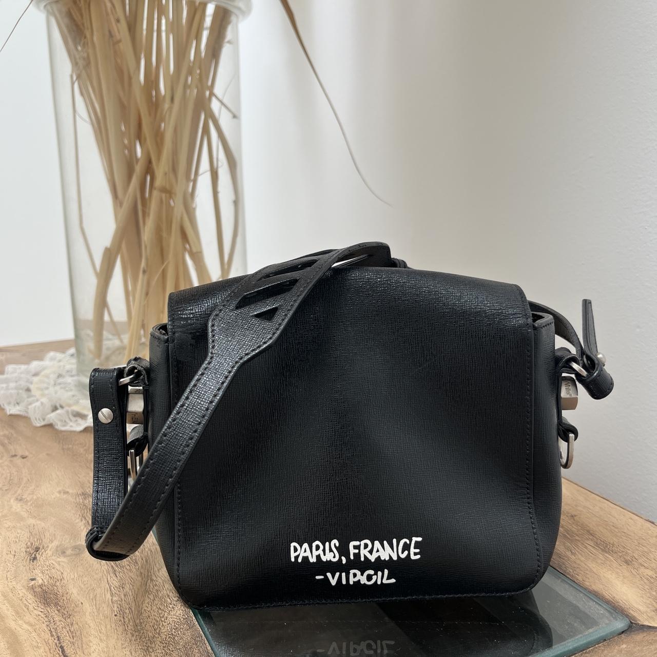 【SALE】ヴォワイユー クロスボディバッグ Authentic Off-White crossbody bag. Great condition. | Depop