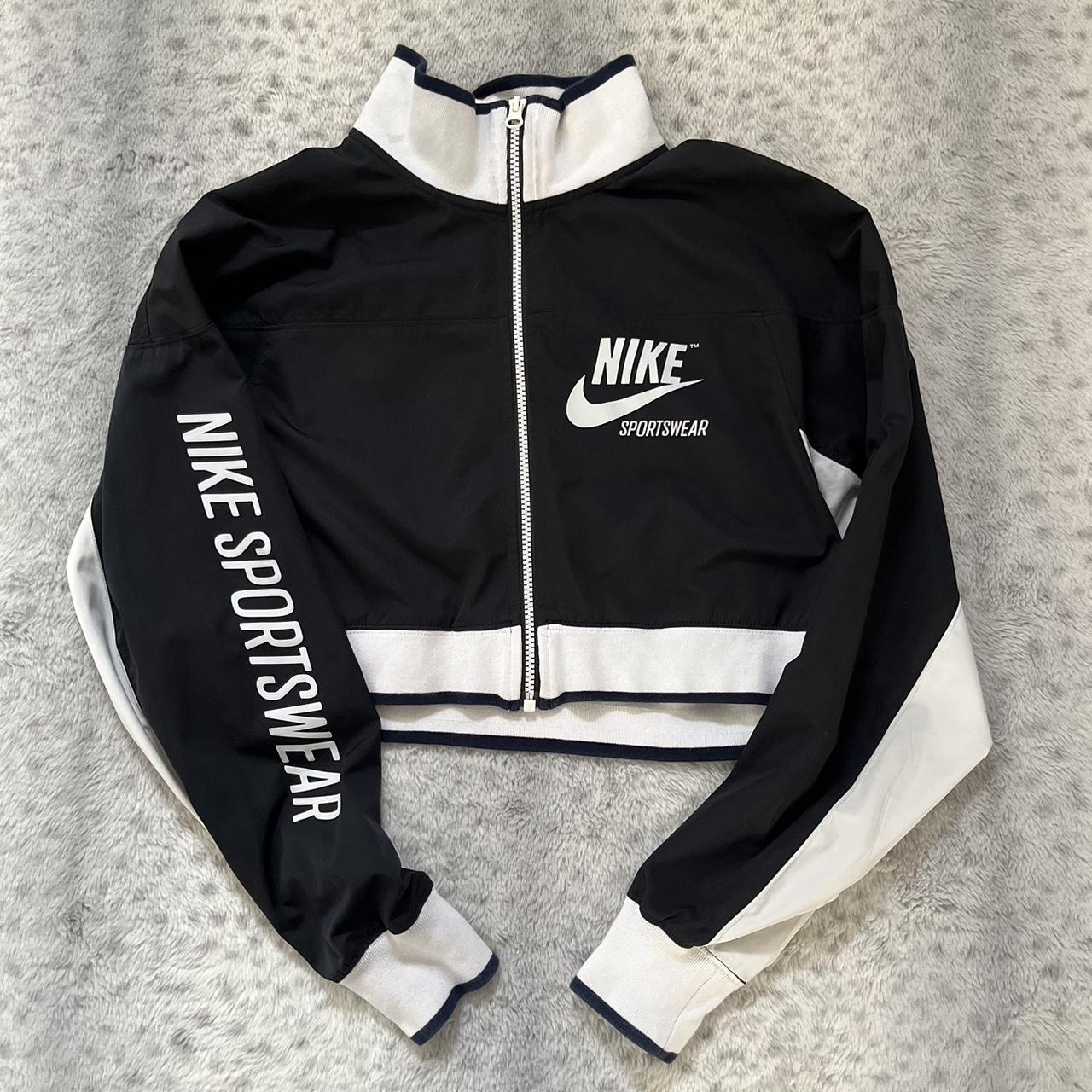 cropped windbreaker jacket nike