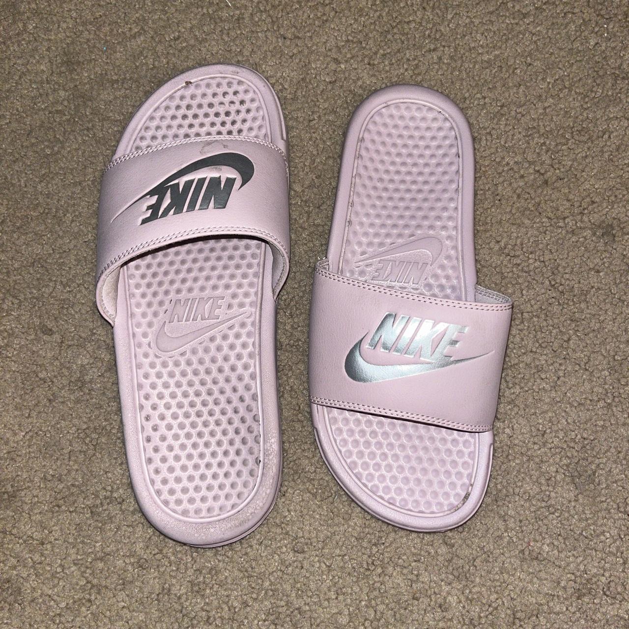 Hot pink nike on sale slides