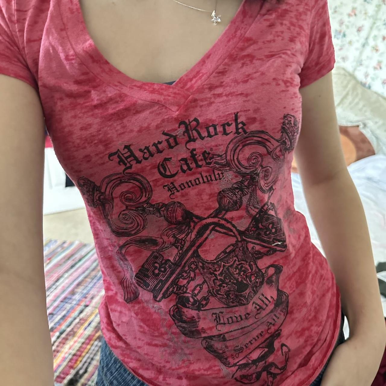 Hard Rock Cafe Women's Red T-shirt (3)
