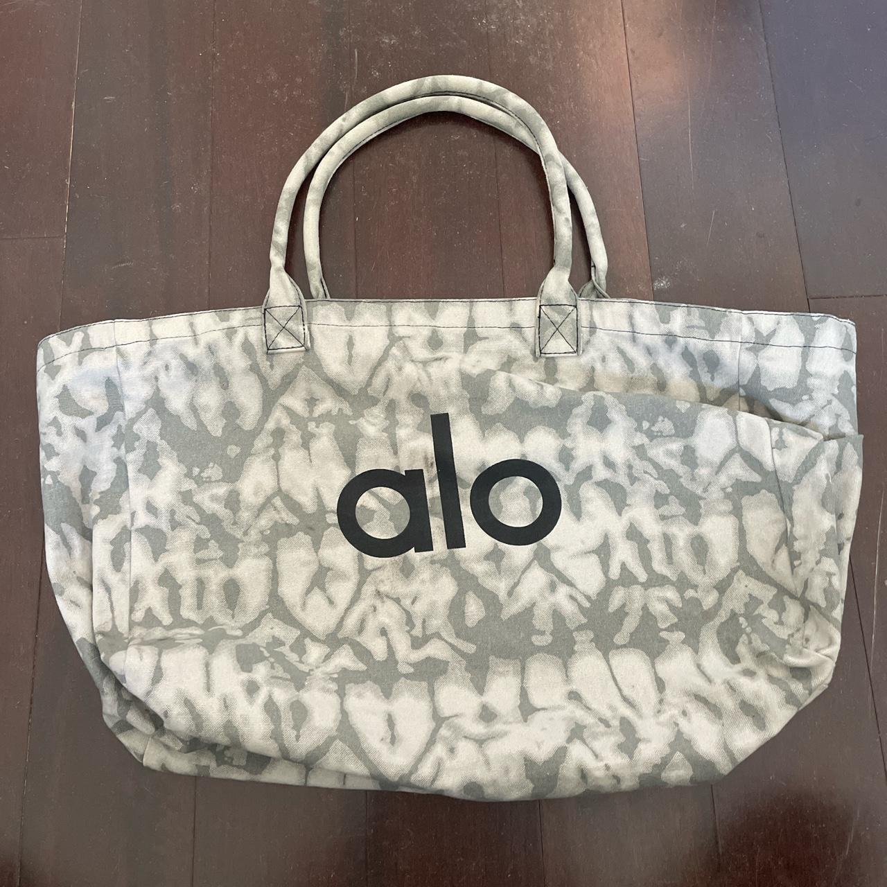 Alo used once bag #alo #alobag - Depop