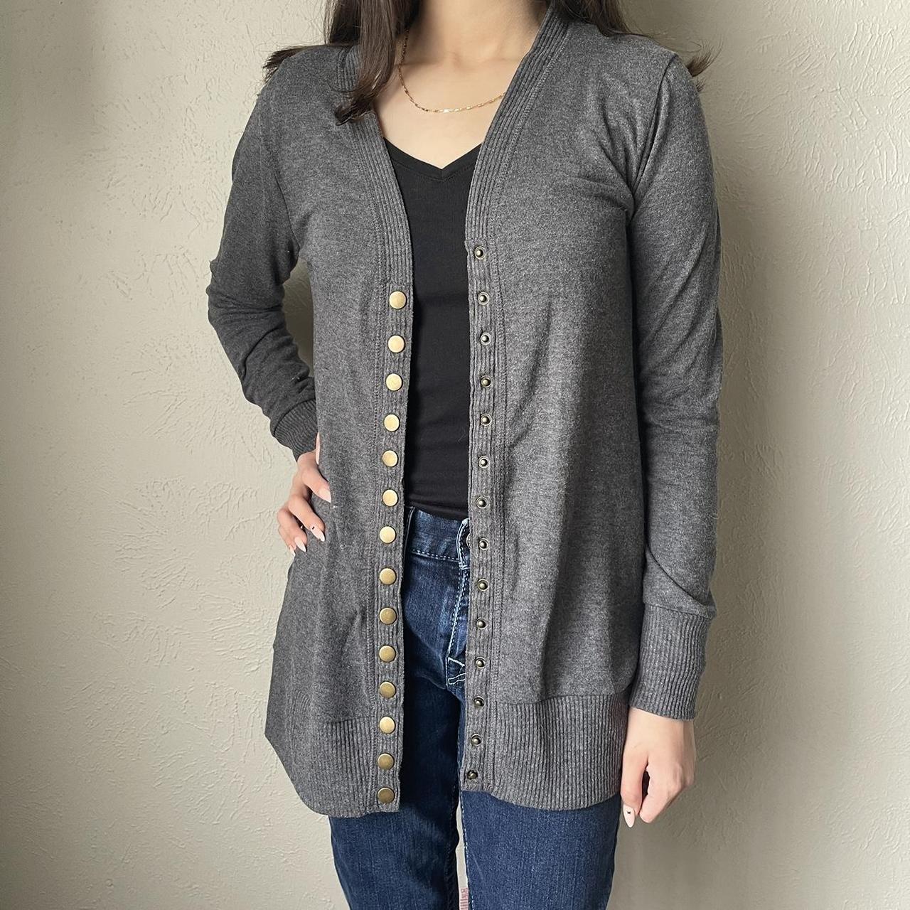 Long snap outlet cardigan