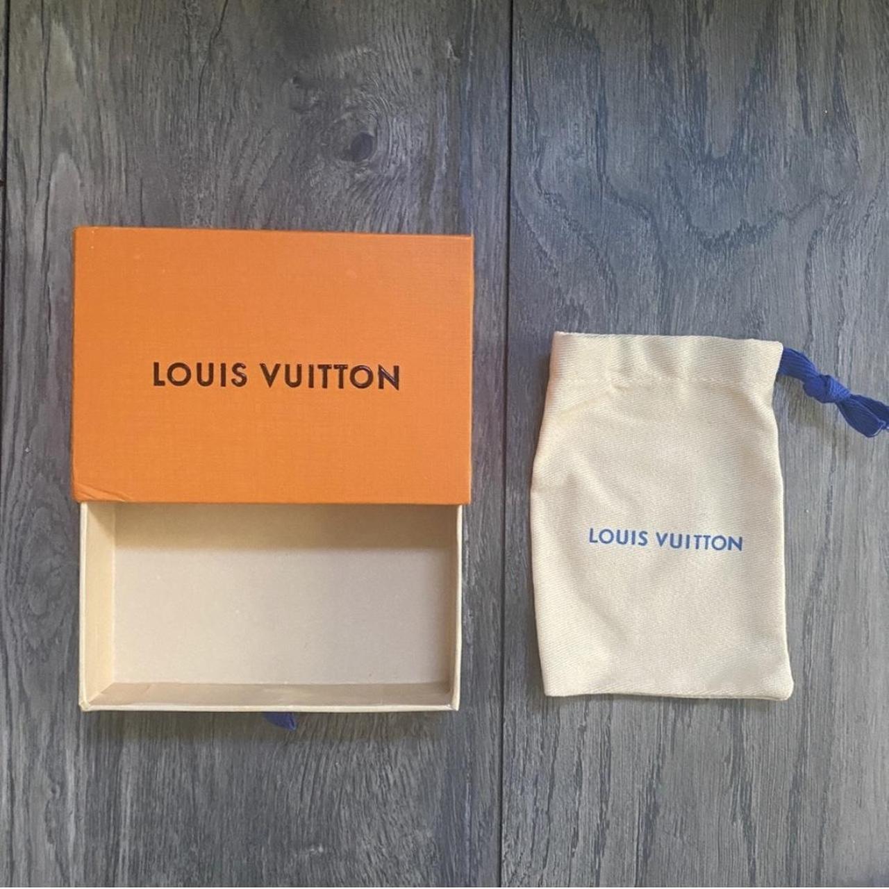 Lv wallet 2024 dust bag