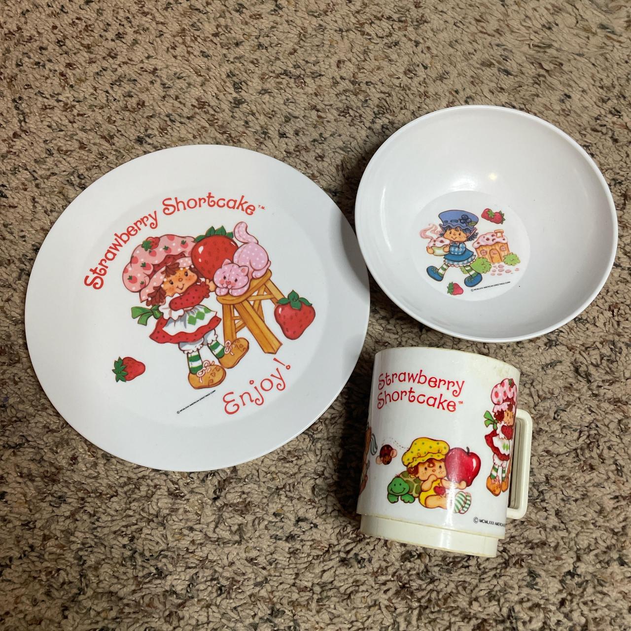 Pair of Vintage Strawberry Shortcake outlet cups and saucers