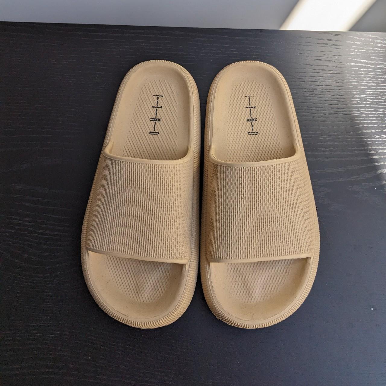 ITNO slides cream - Depop