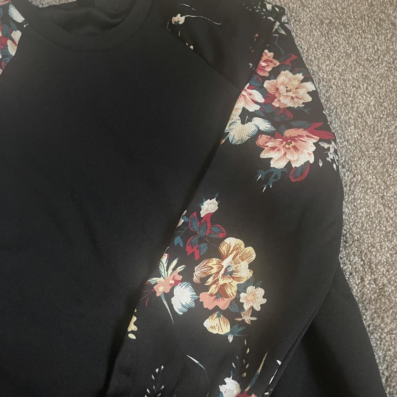 Shein sweater in 0X with flower pattern on sleeves - Depop