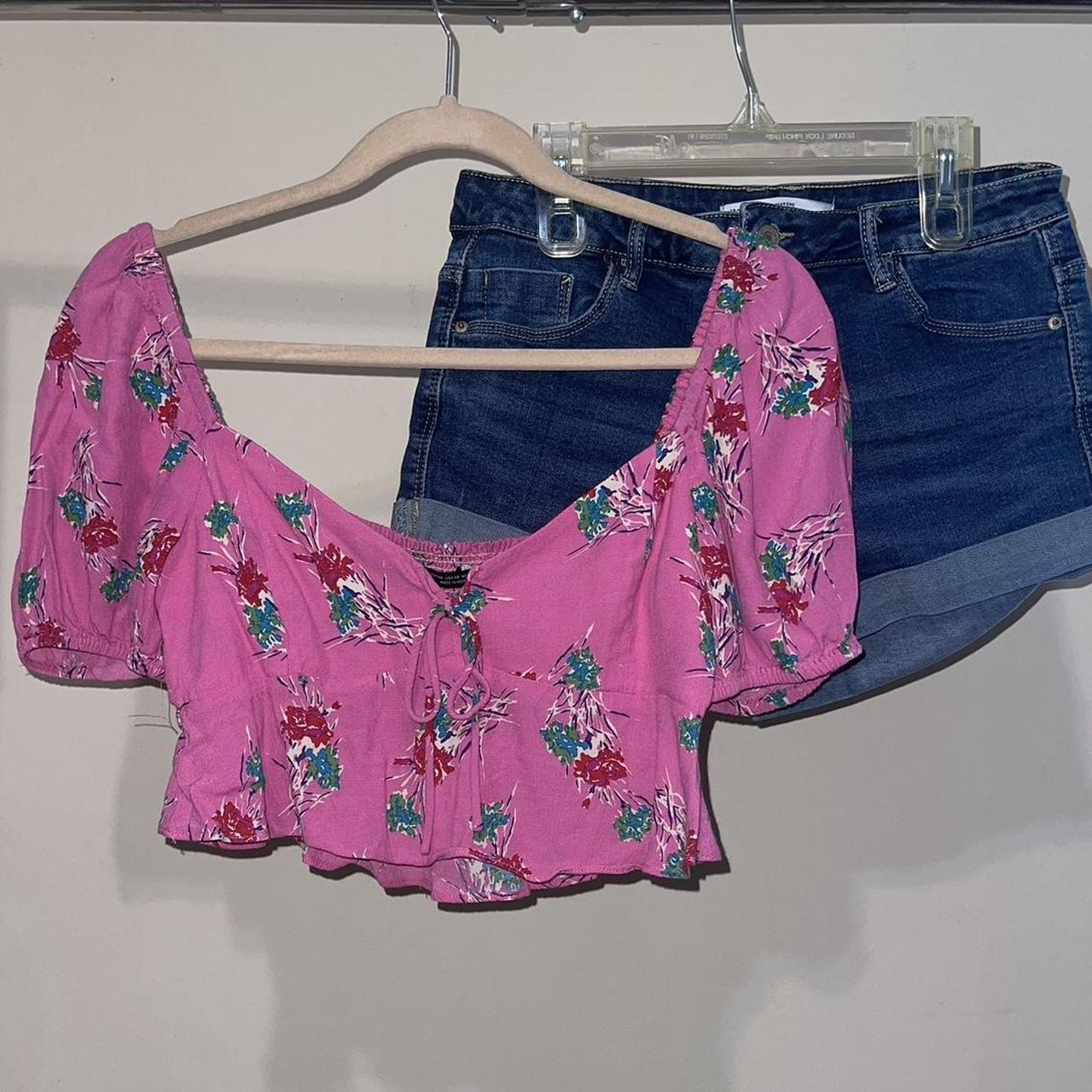 ZARA PINK FLORAL TOP worn a few times, no flaws... Depop