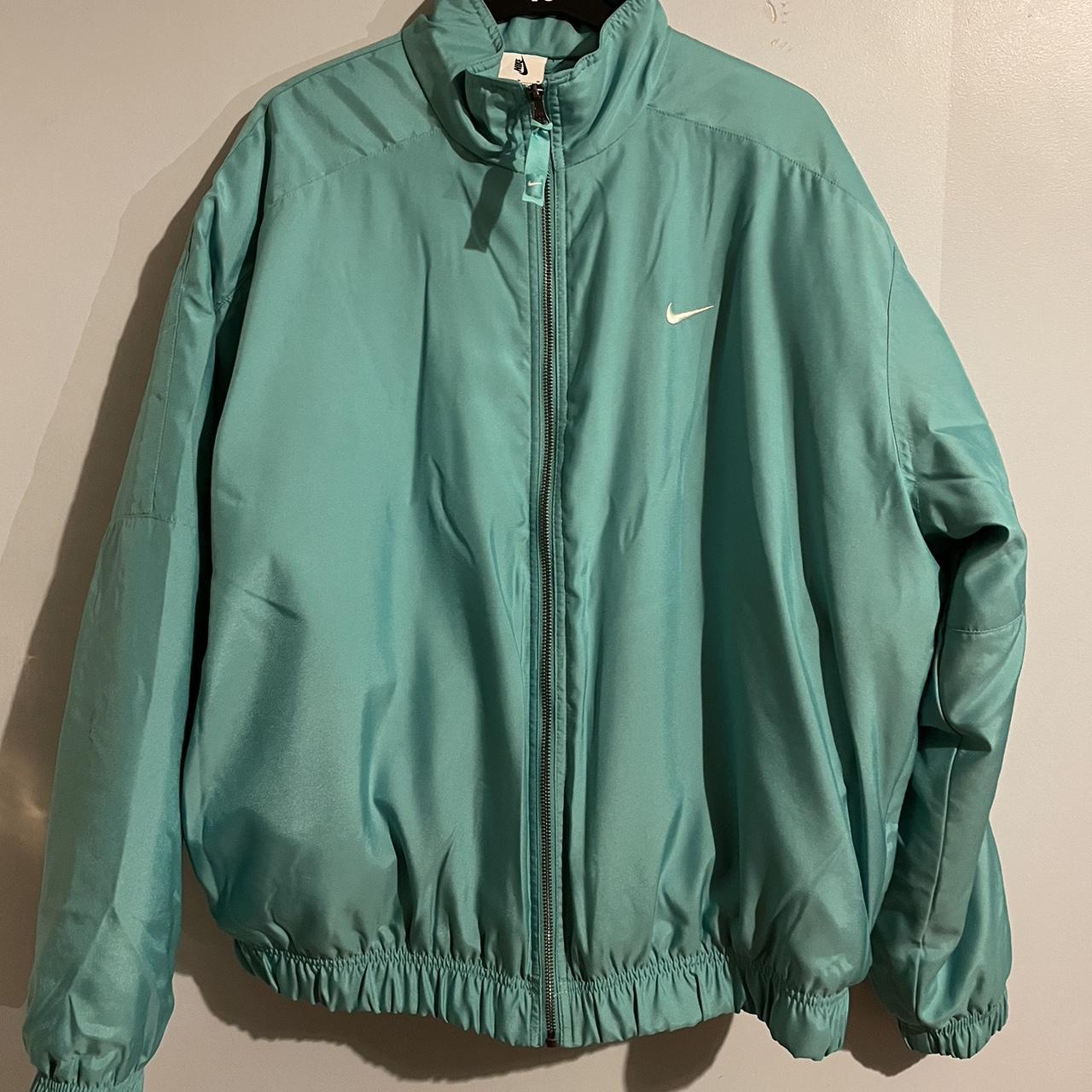 Nike green online bomber jacket