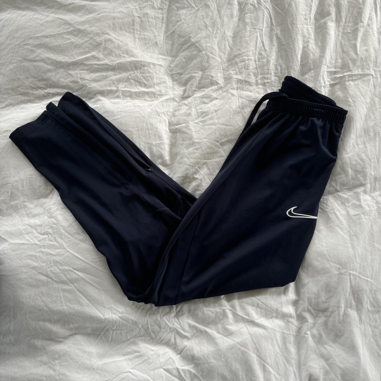 nike white stripe joggers