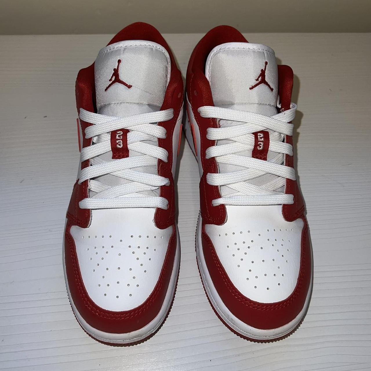 aj1 low gym red white