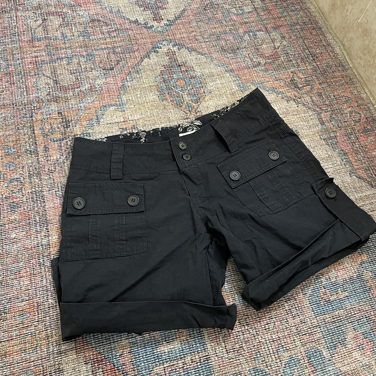 Size 6 cargo shorts - Depop