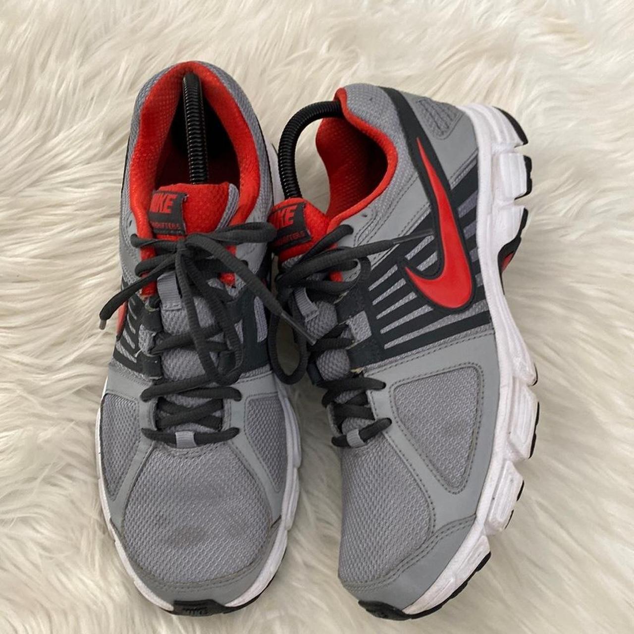 nike grey and red trainers