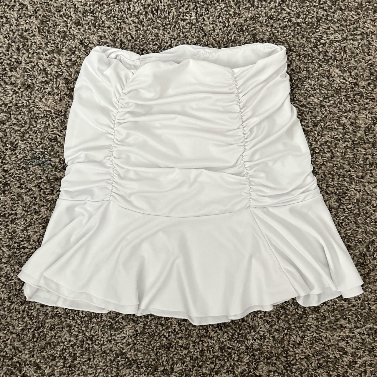 White skirt hotsell ruffle bottom