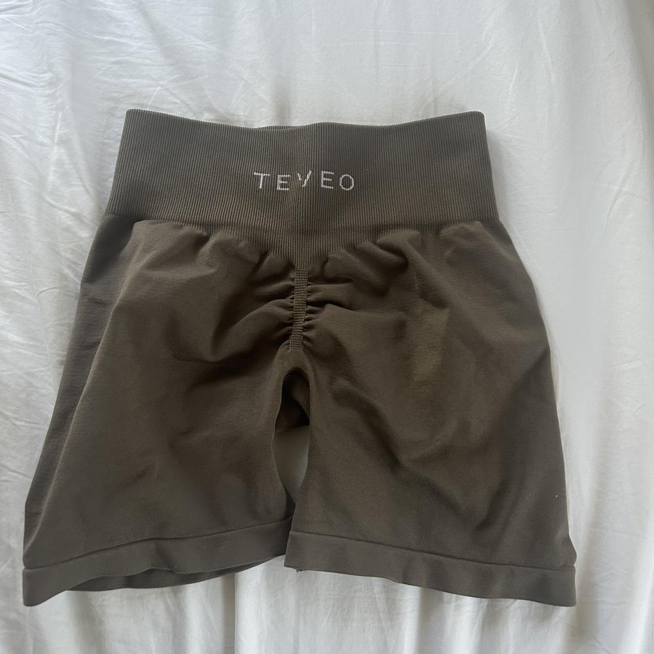 TEVEO Timeless scrunch short “taupe” Extremely - Depop