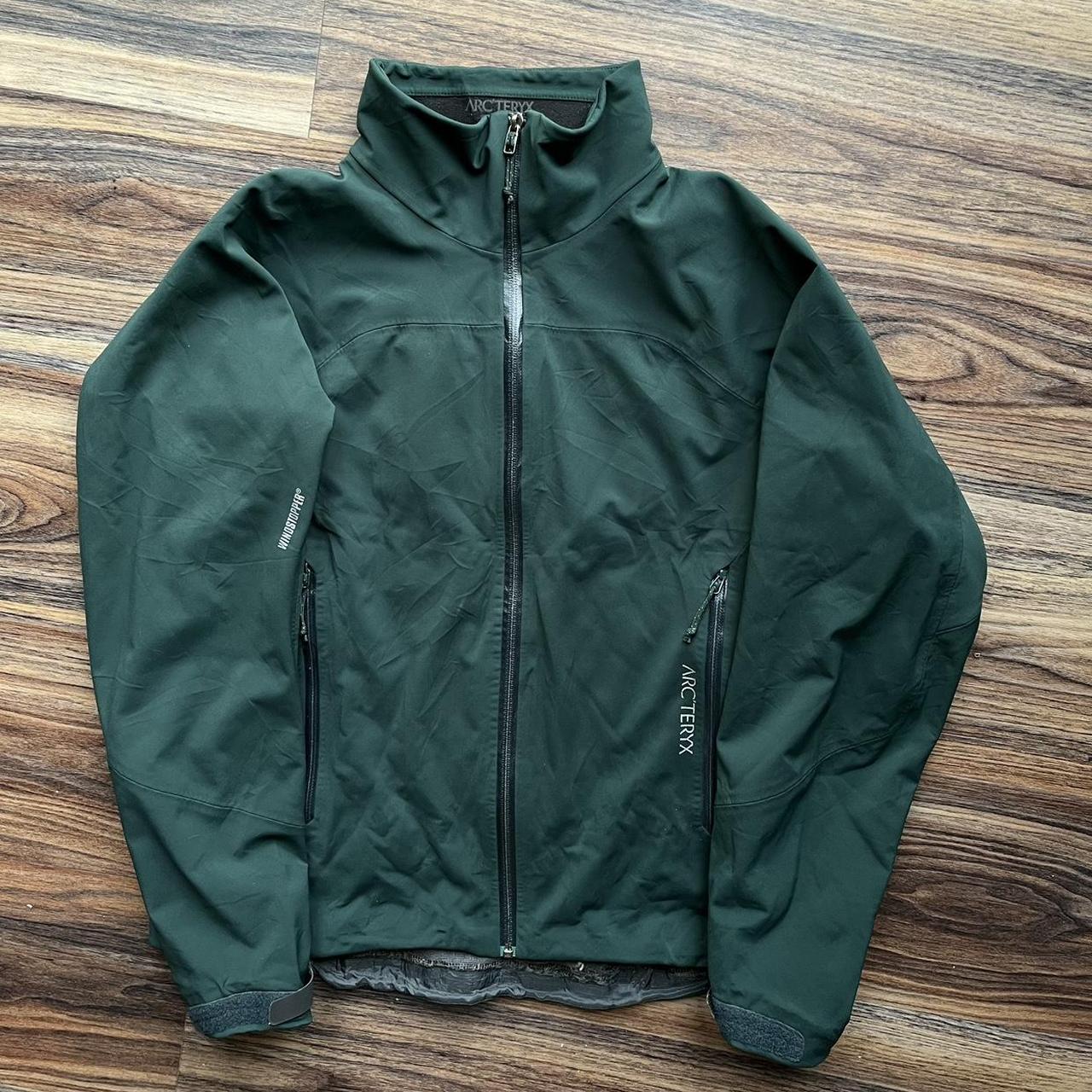 Green vintage Arc’teryx wind stopper jacket    Dark
