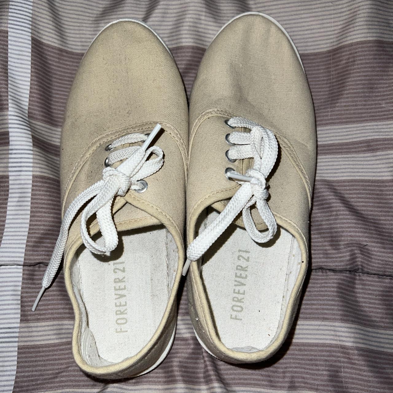 Help cleaning up dirty cream-colored shoes quickly & only w things found in  a hotel room : r/CleaningTips