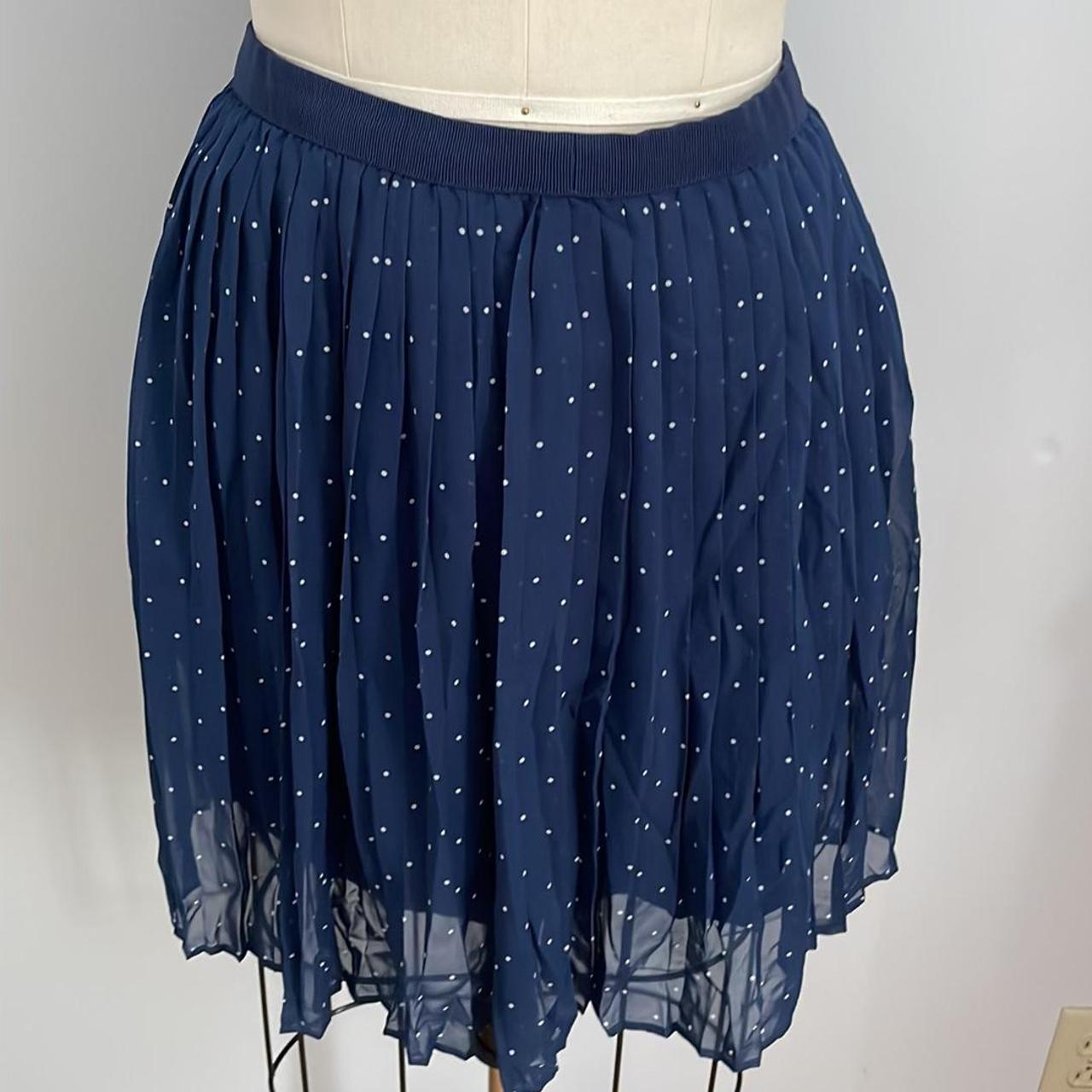 Uniqlo navy 2024 pleated skirt