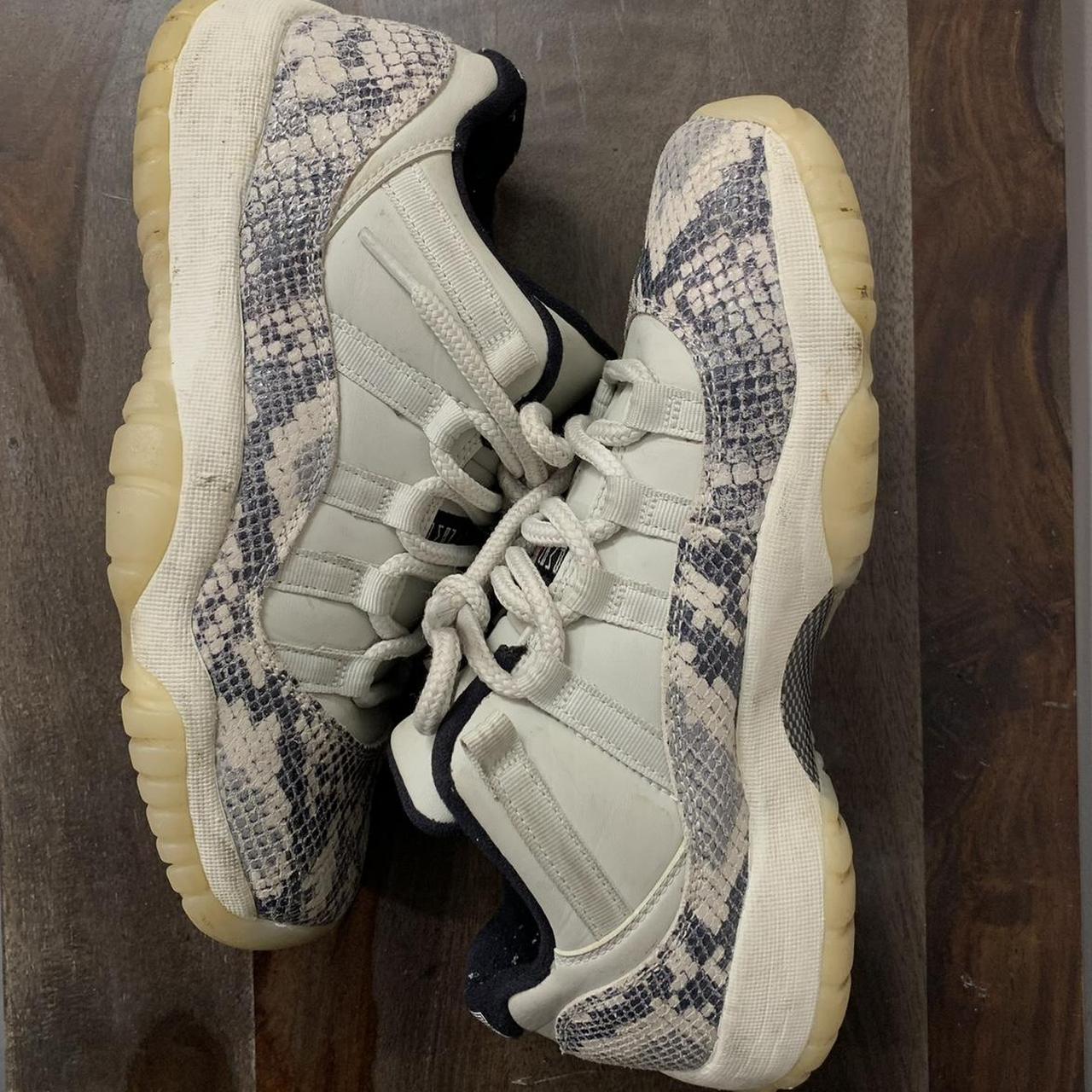 air jordan 11 low snakeskin light bone