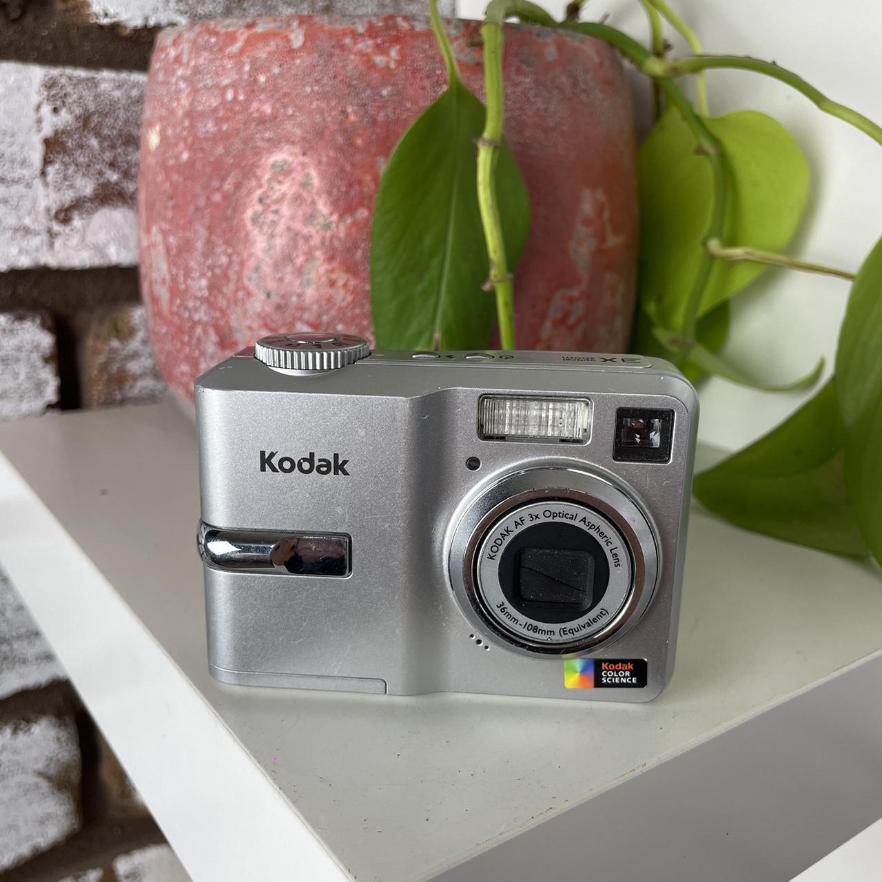 Vintage Kodak point and shoot Digi cam/ digital... Depop