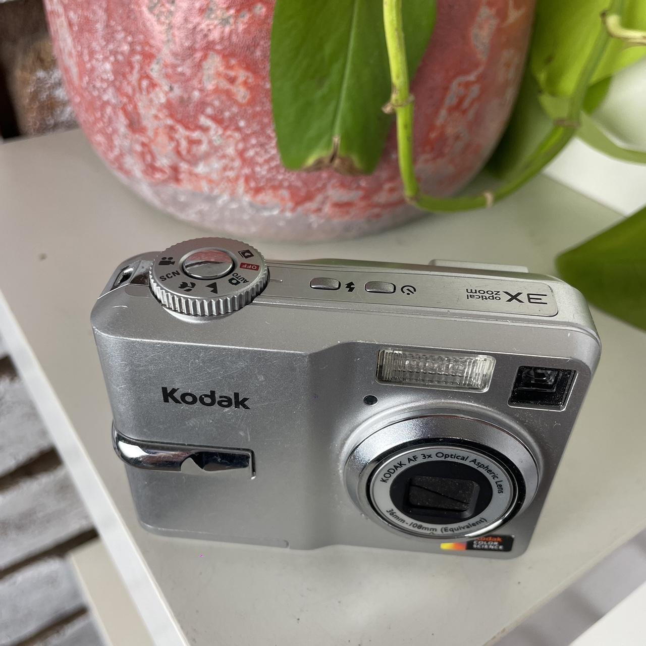 Vintage Kodak point and shoot Digi cam/ digital... Depop