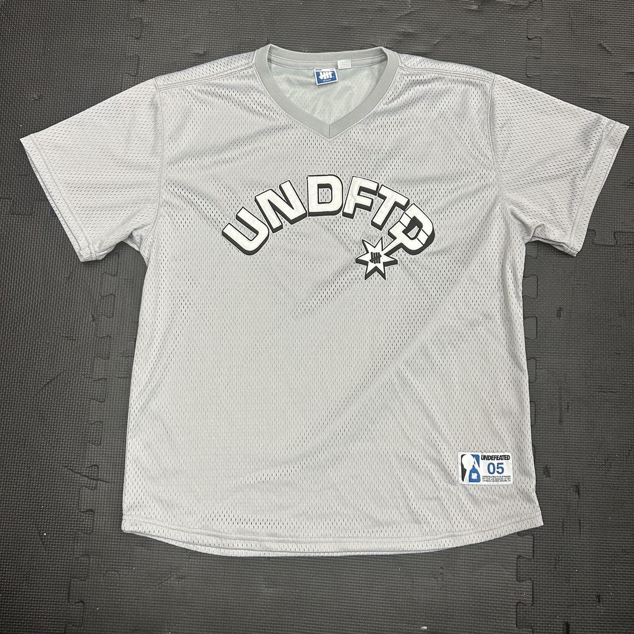 Undefeated Men's T-Shirt - Grey - S