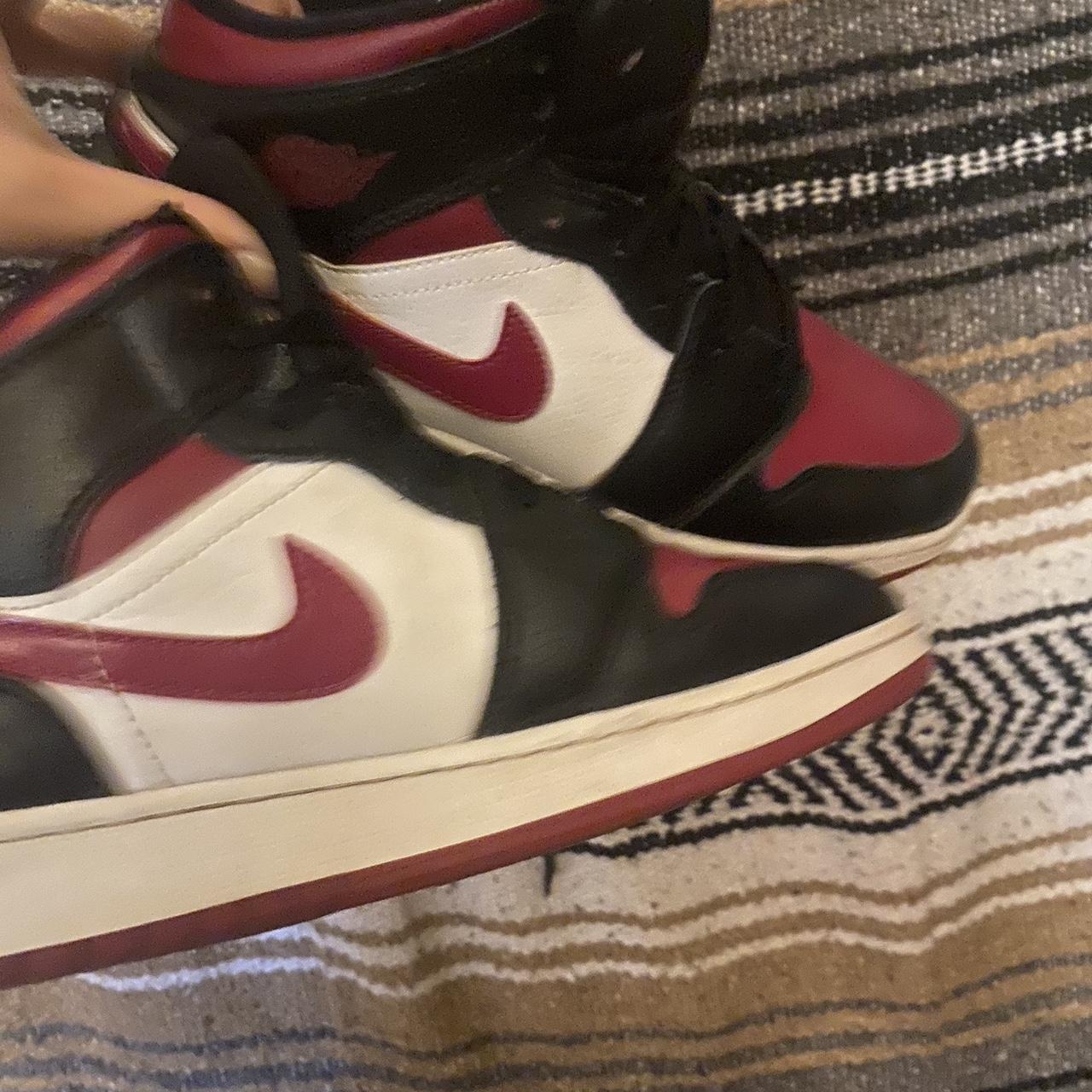 1s black and red