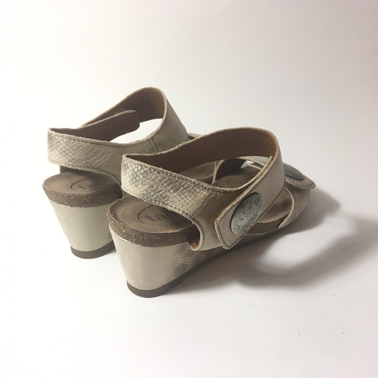 Taos Women's Silver and Cream Sandals | Depop