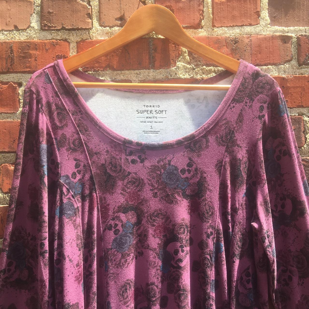 Torrid Swing T-Shirt Skulls Roses Purple Deep Mauve