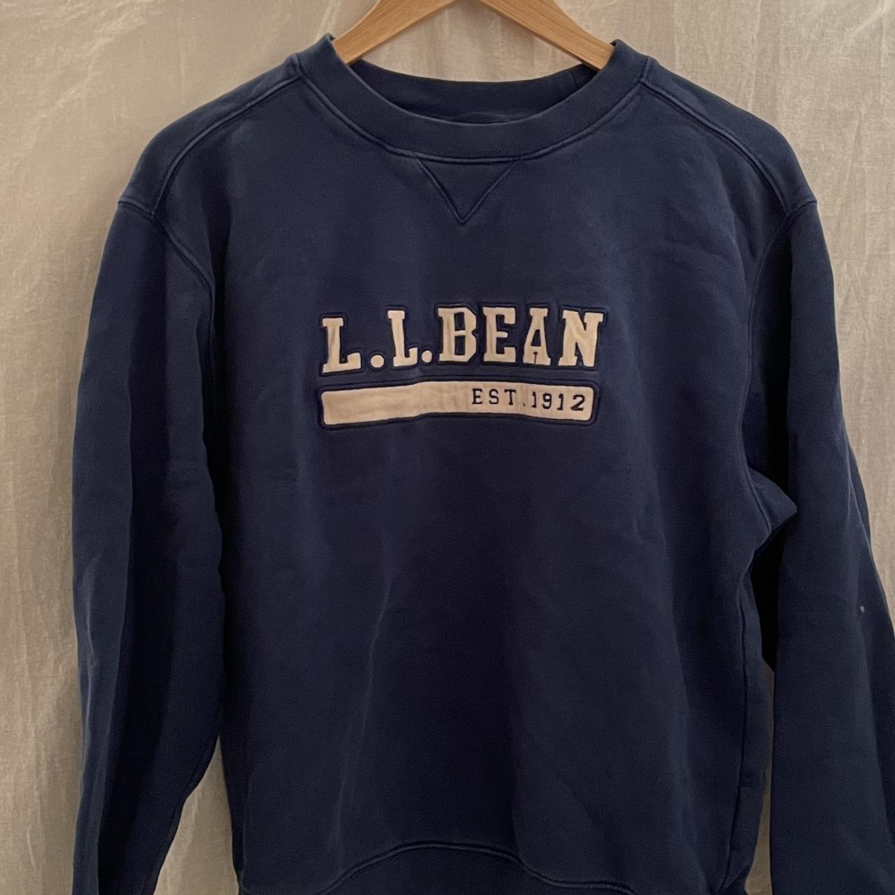 L.L.Bean Women's Navy and White Sweatshirt | Depop