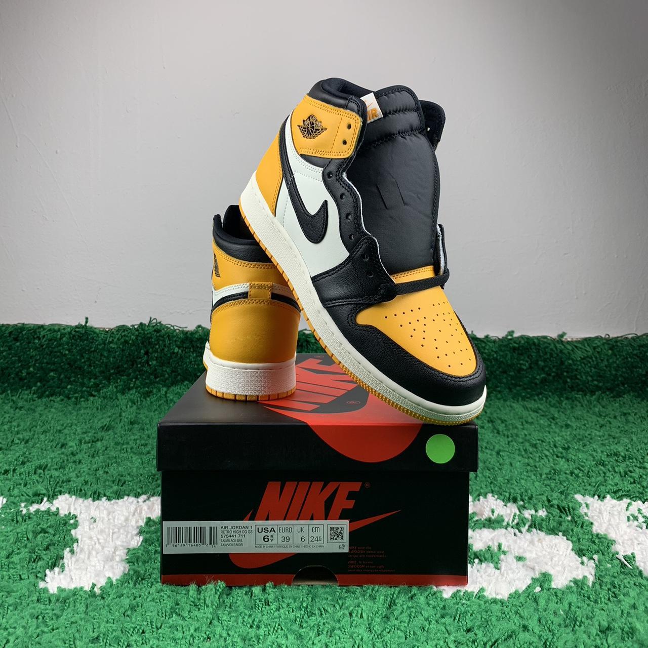 Black and yellow air jordan 1 womens sale