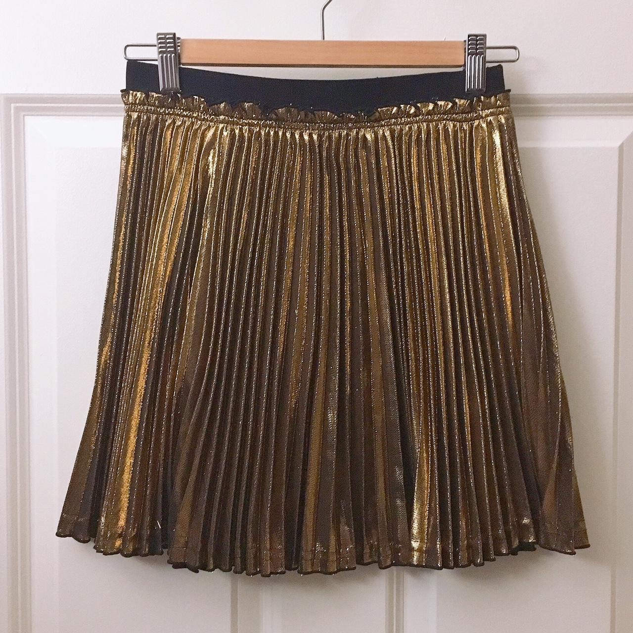 Gold pleated short skirt best sale