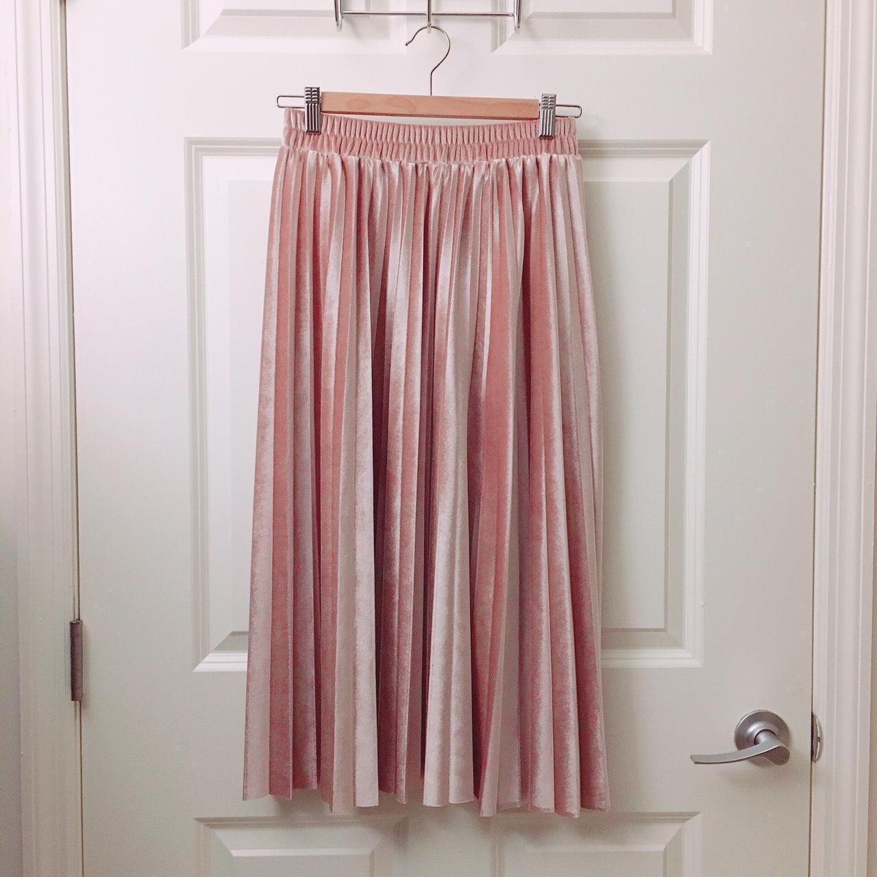 Pink velvet pleated maxi skirt. This skirt is shiny. Depop