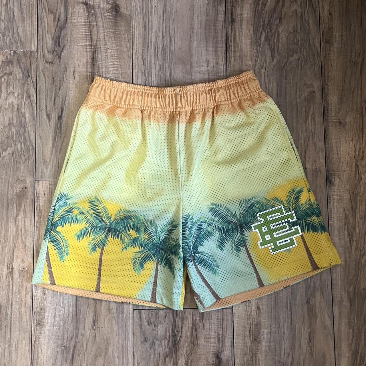 Deals EE SHORTS (SMALL)