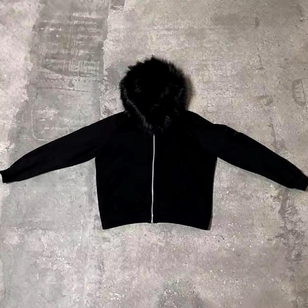 Faux fur-hoodie - Depop