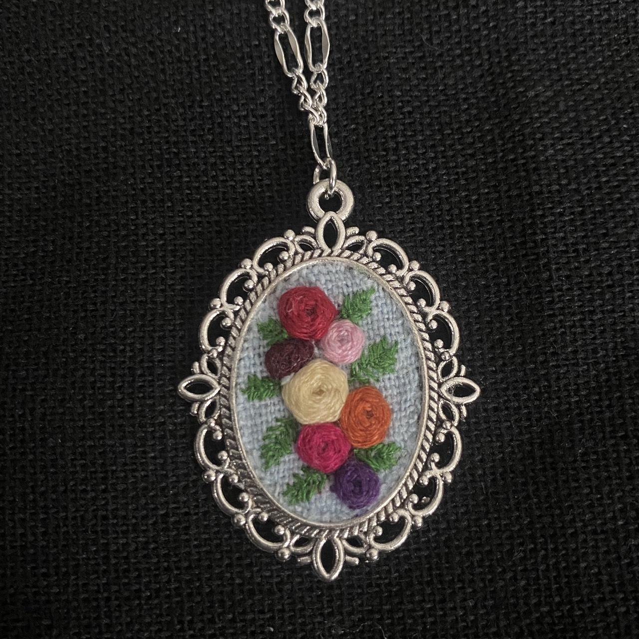 Handmade embroidered floral necklace 🌸 Silver not - Depop