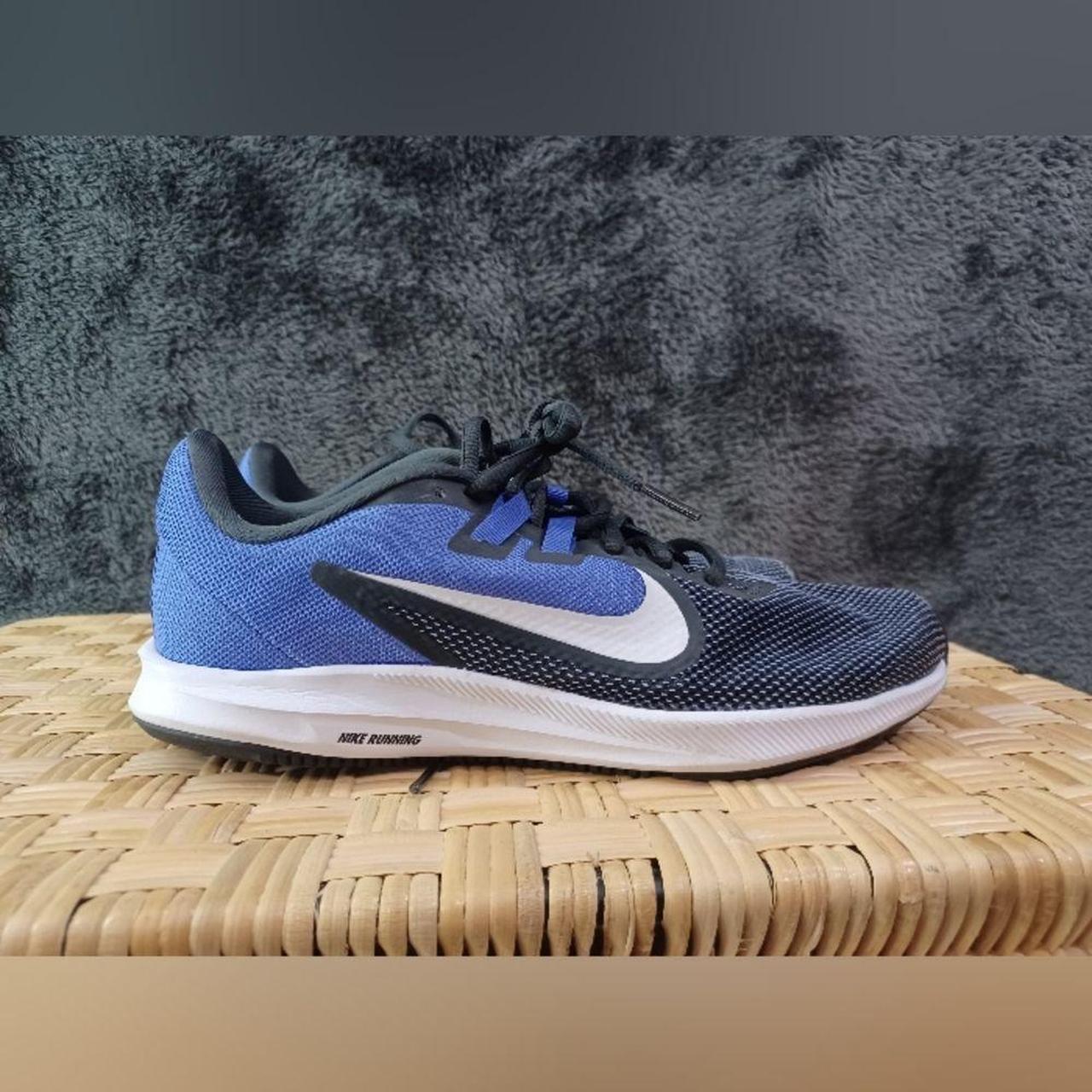 Nike Women's Blue and Grey Trainers | Depop