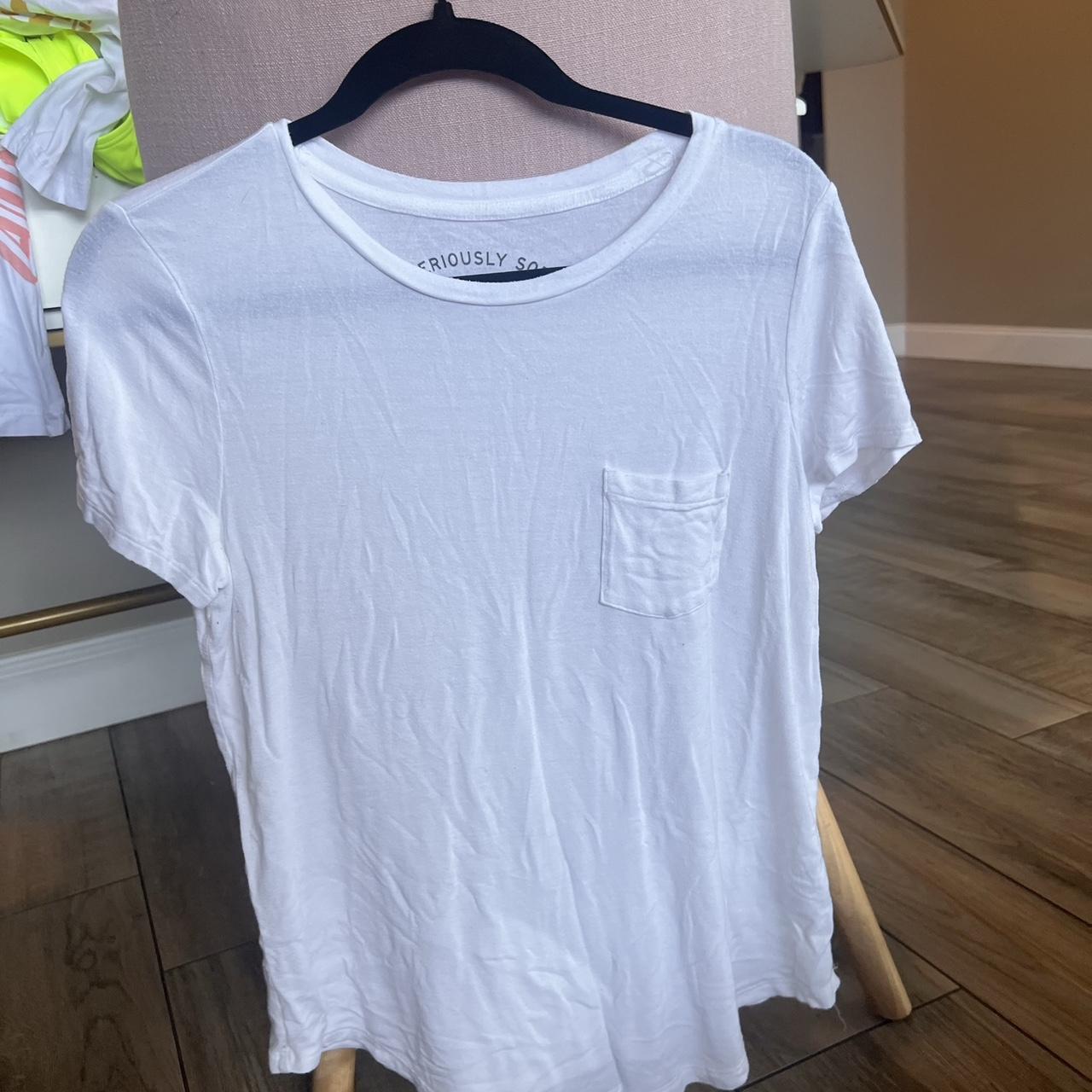 American Eagle Women's White Tshirt Depop