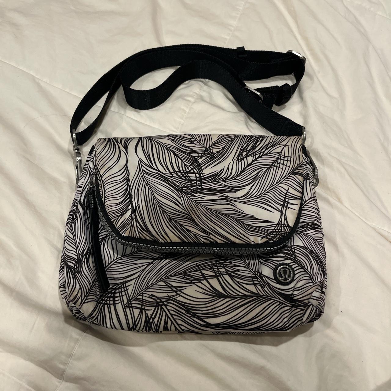 Lululemon discount purse black