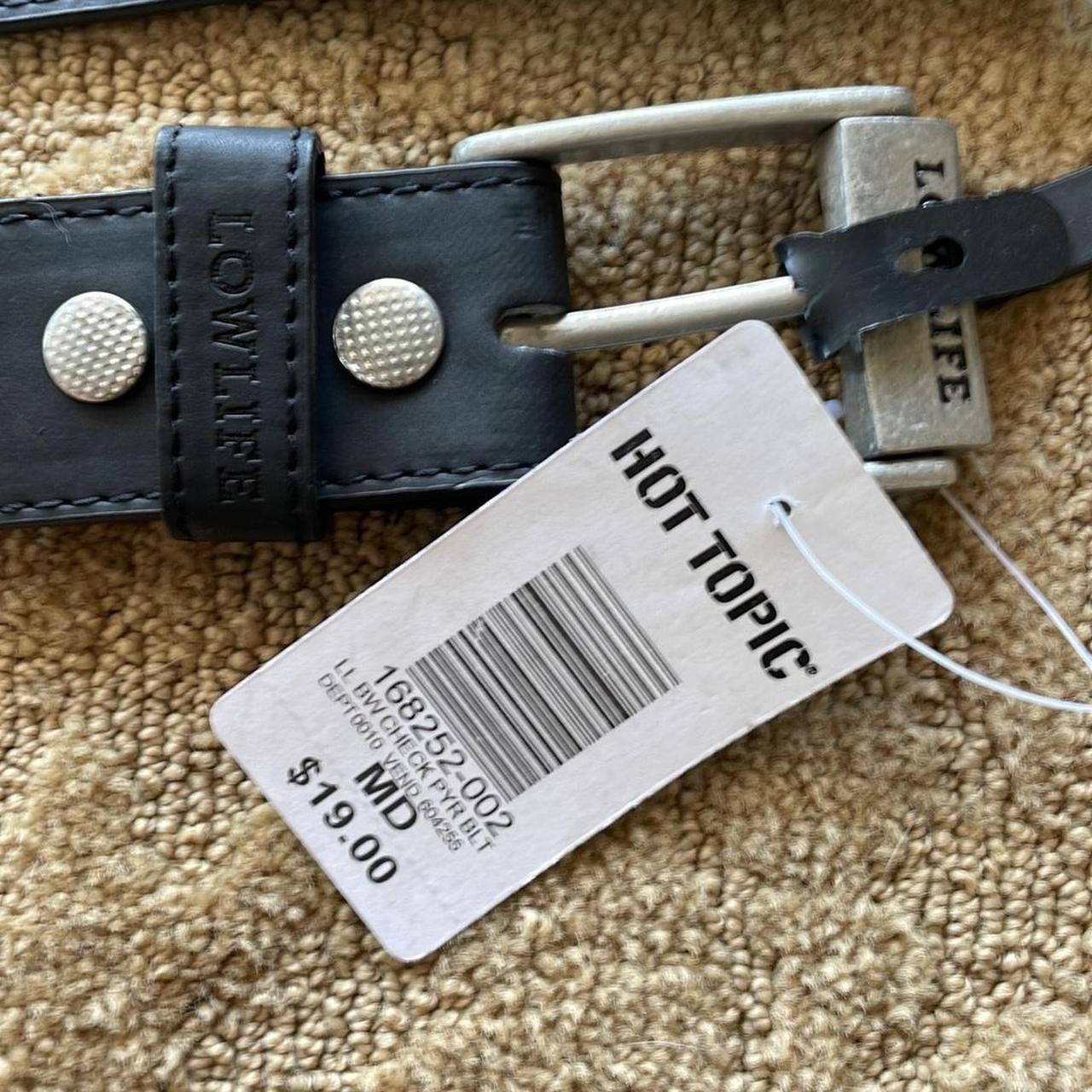 Hot Topic Women's White and Black Belt Depop