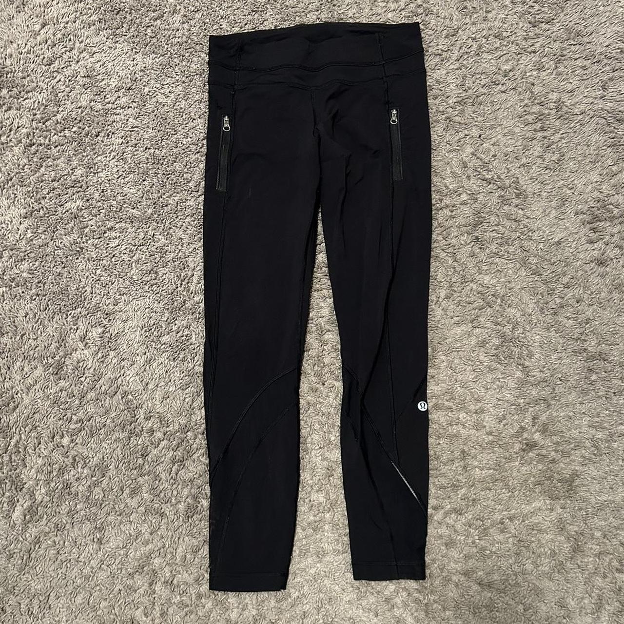 Lululemon Women's black and gray leggings with side pockets, size 6.