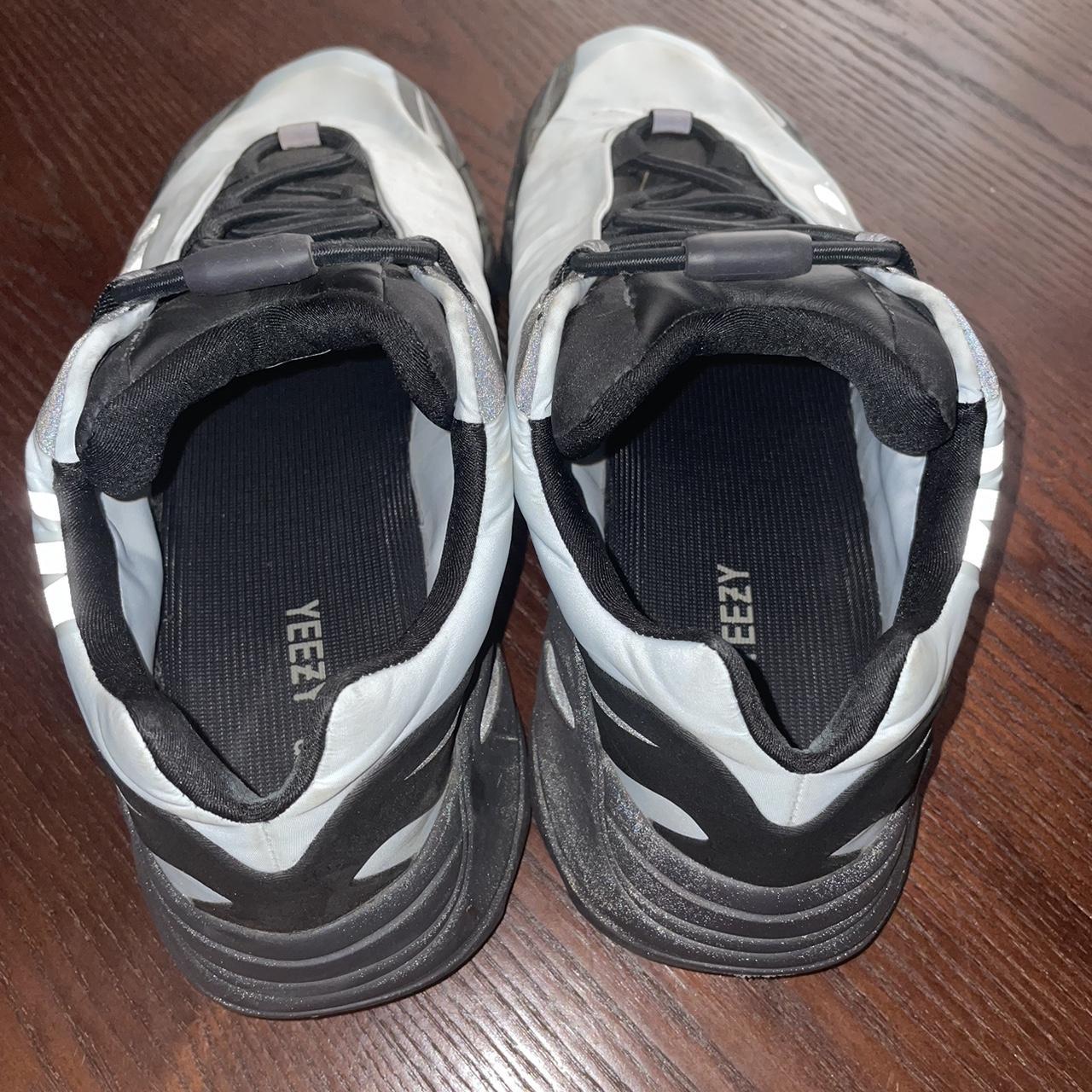 yeezy trainers black and red