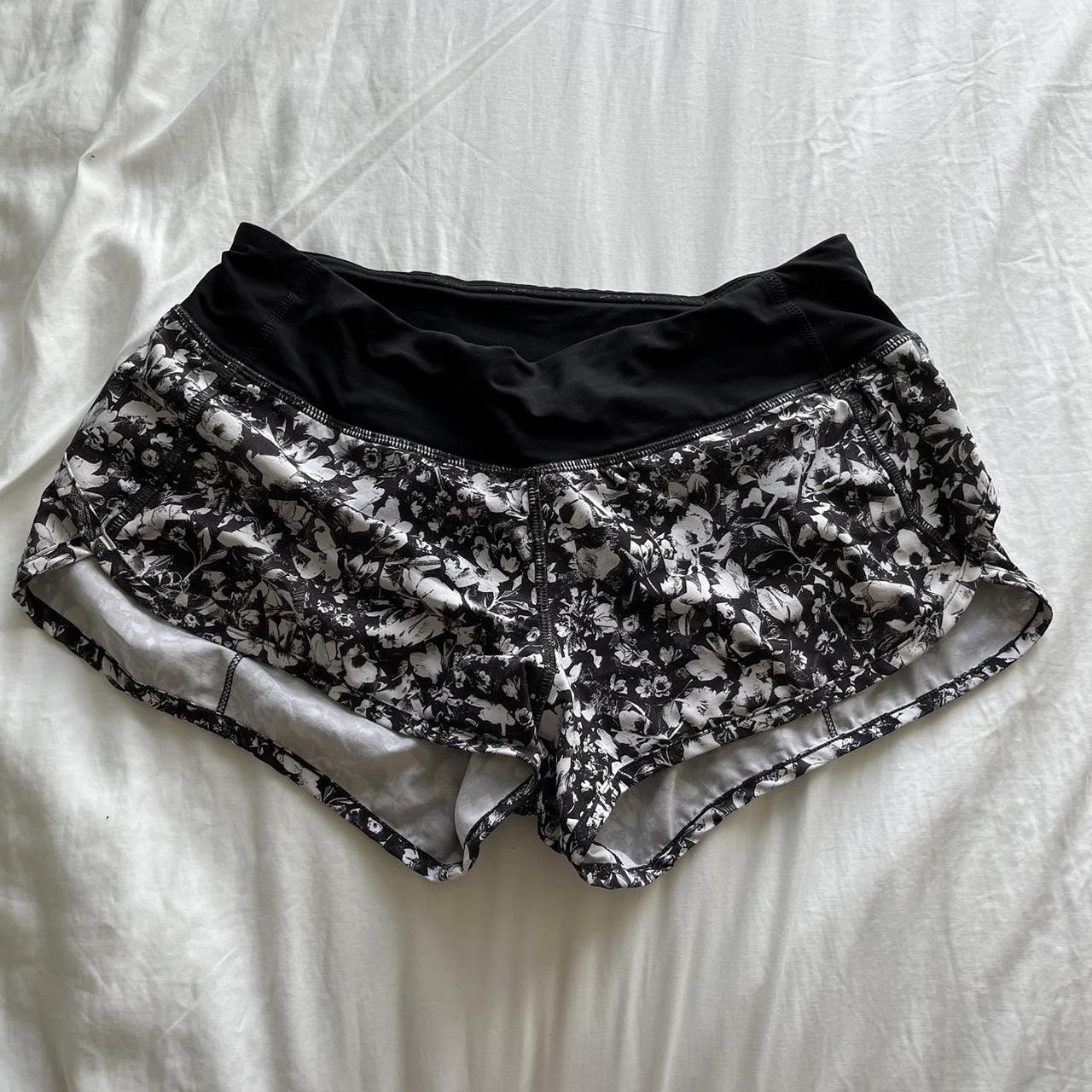Lululemon Athletica Rare speed black leopard print shorts women's size 4