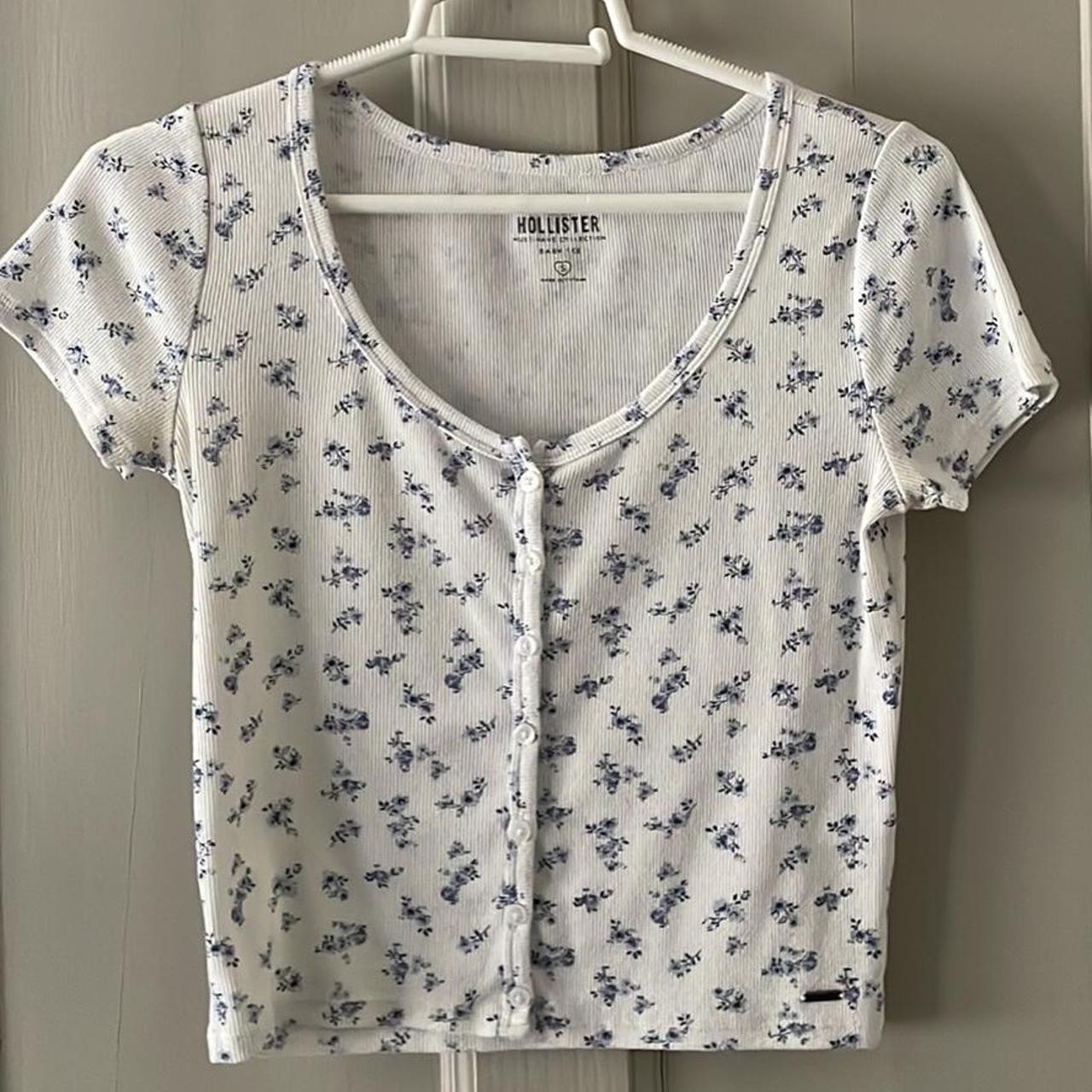 Hollister Co. Women's White and Blue T-shirt | Depop