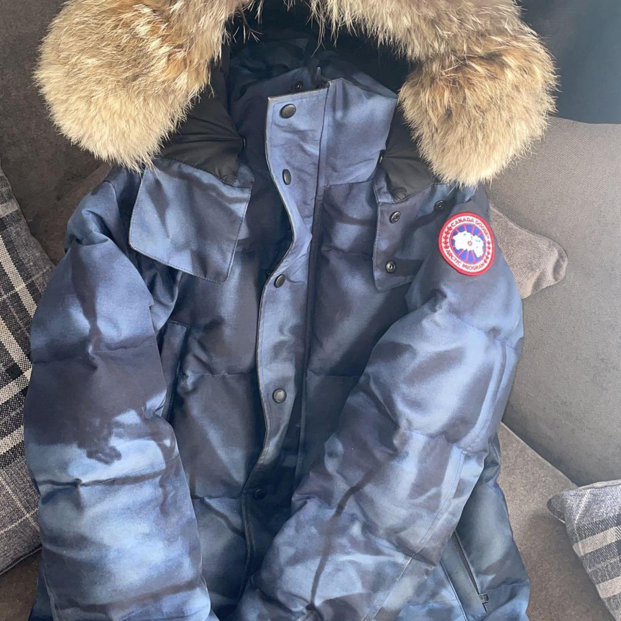 Canada Goose Wyndham Rare Colour Size Medium Open to... - Depop