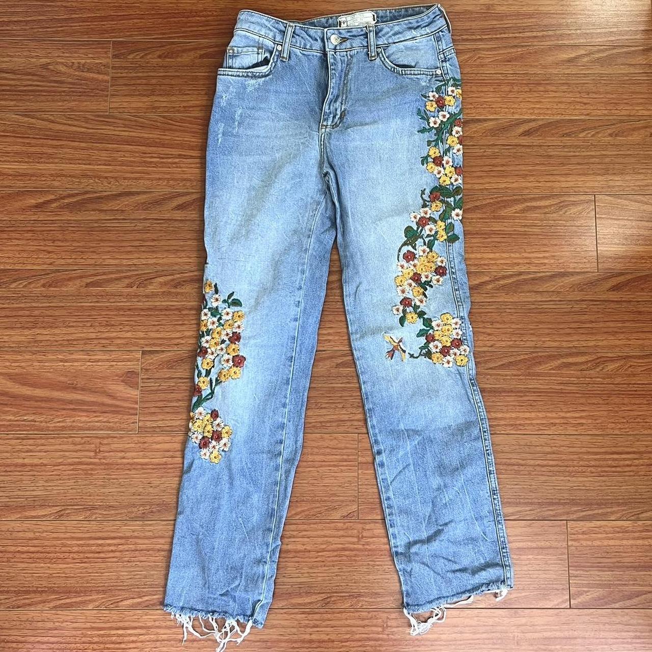 Free People discount embroidered floral girlfriend jeans size 25