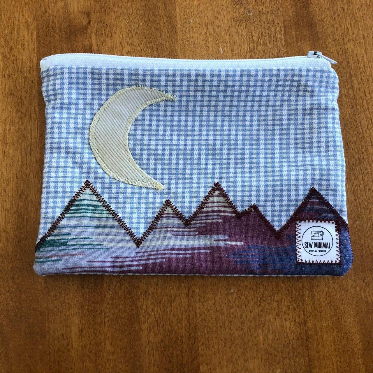 Source Unknown Women's Makeup and toiletry bags -… - image 1