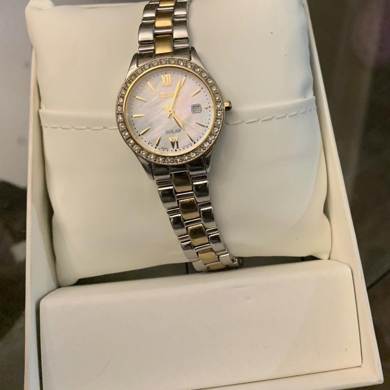 Seiko Women's Silver and Gold Watch (2)