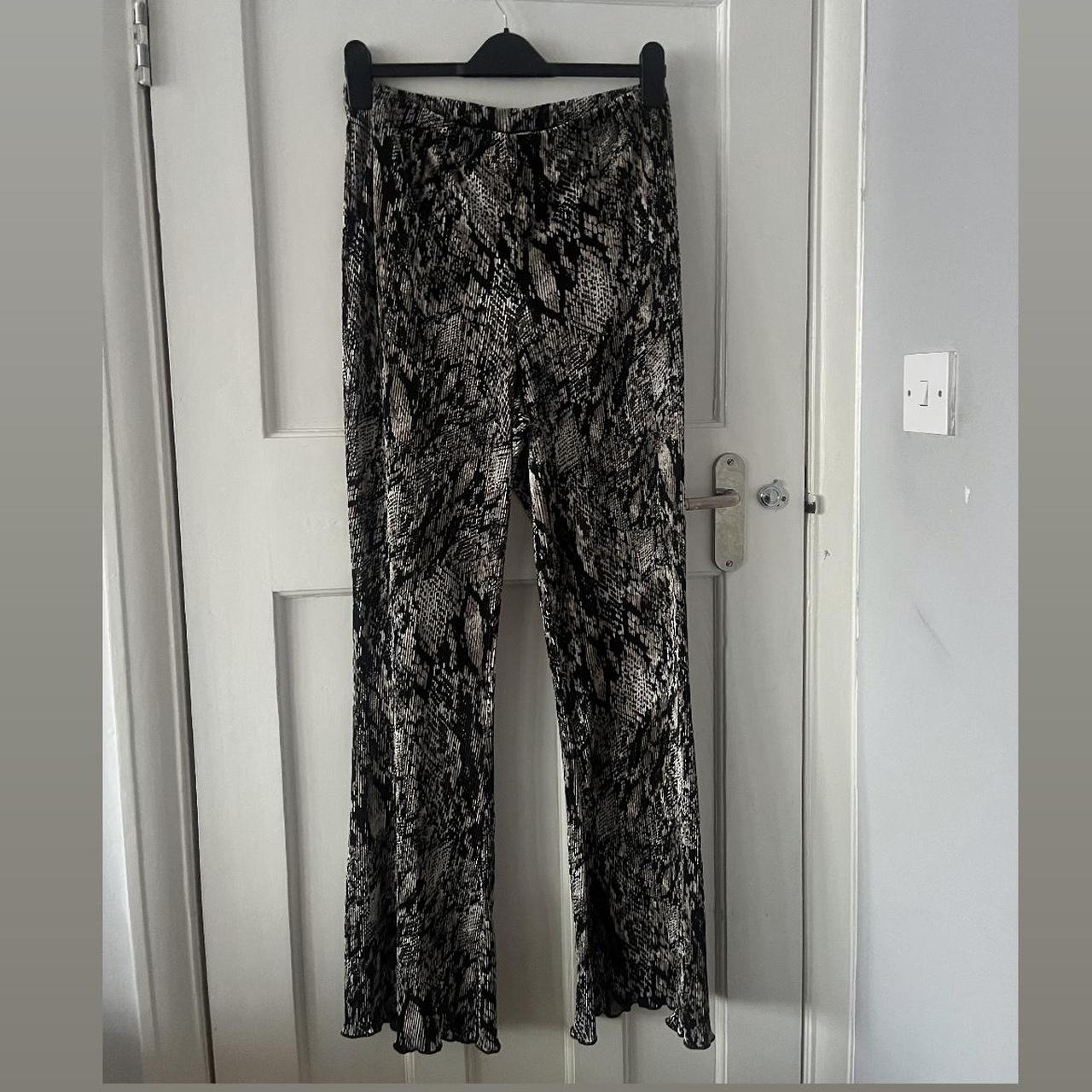 TOPSHOP Printed Plisse Flared Never Depop